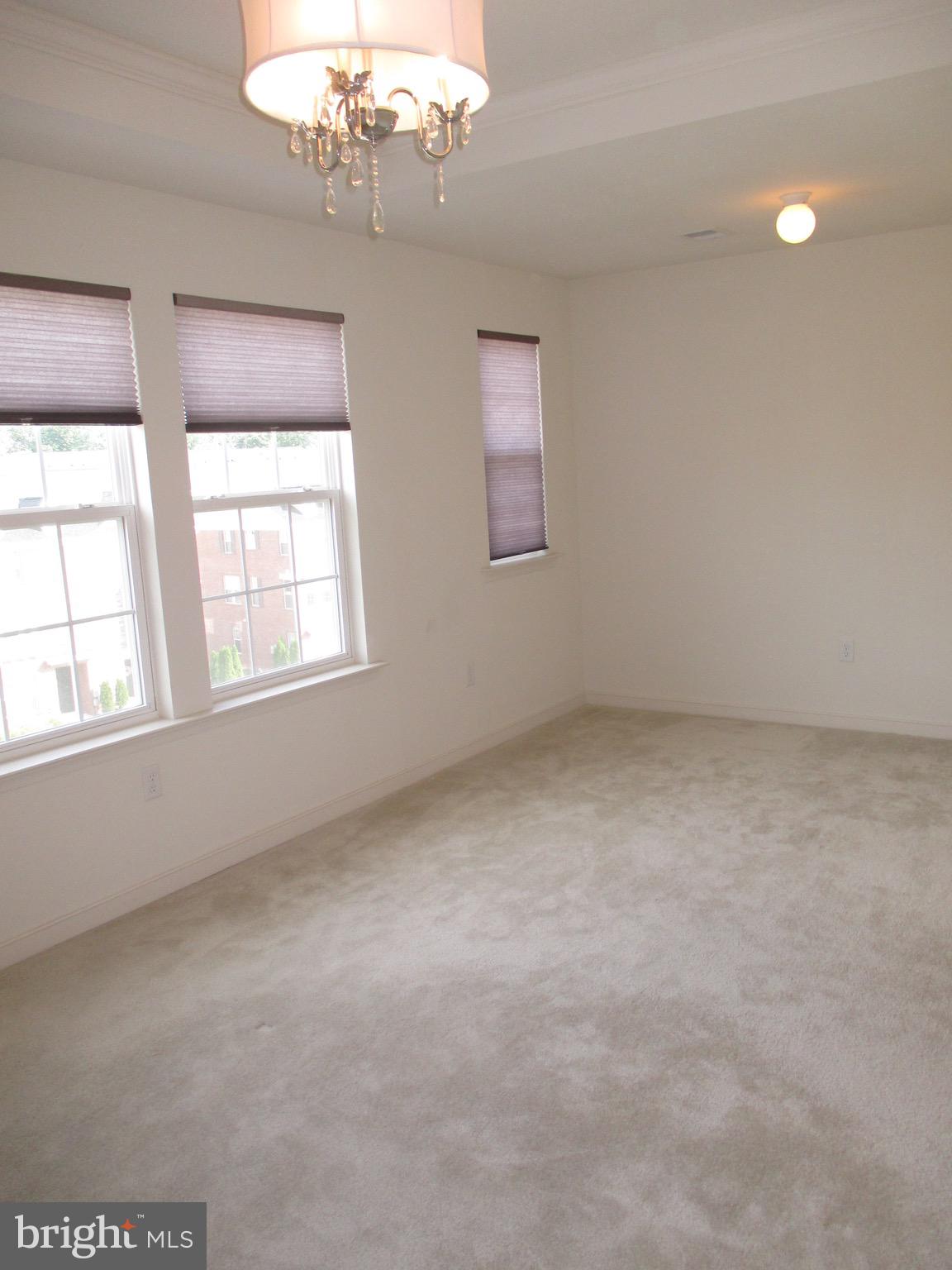 SUMMIT HALL RESERVE - Residential Lease