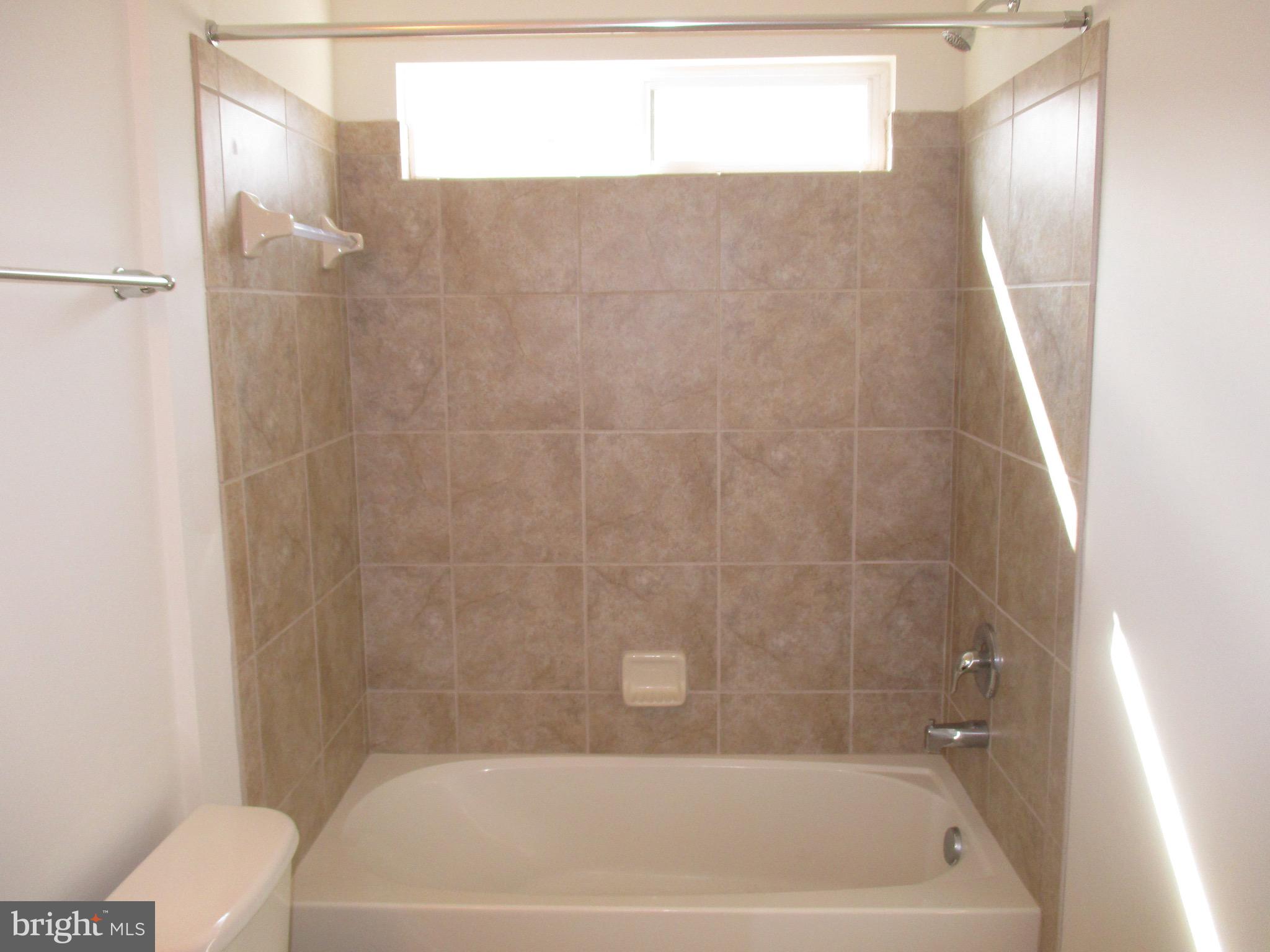 SUMMIT HALL RESERVE - Residential Lease