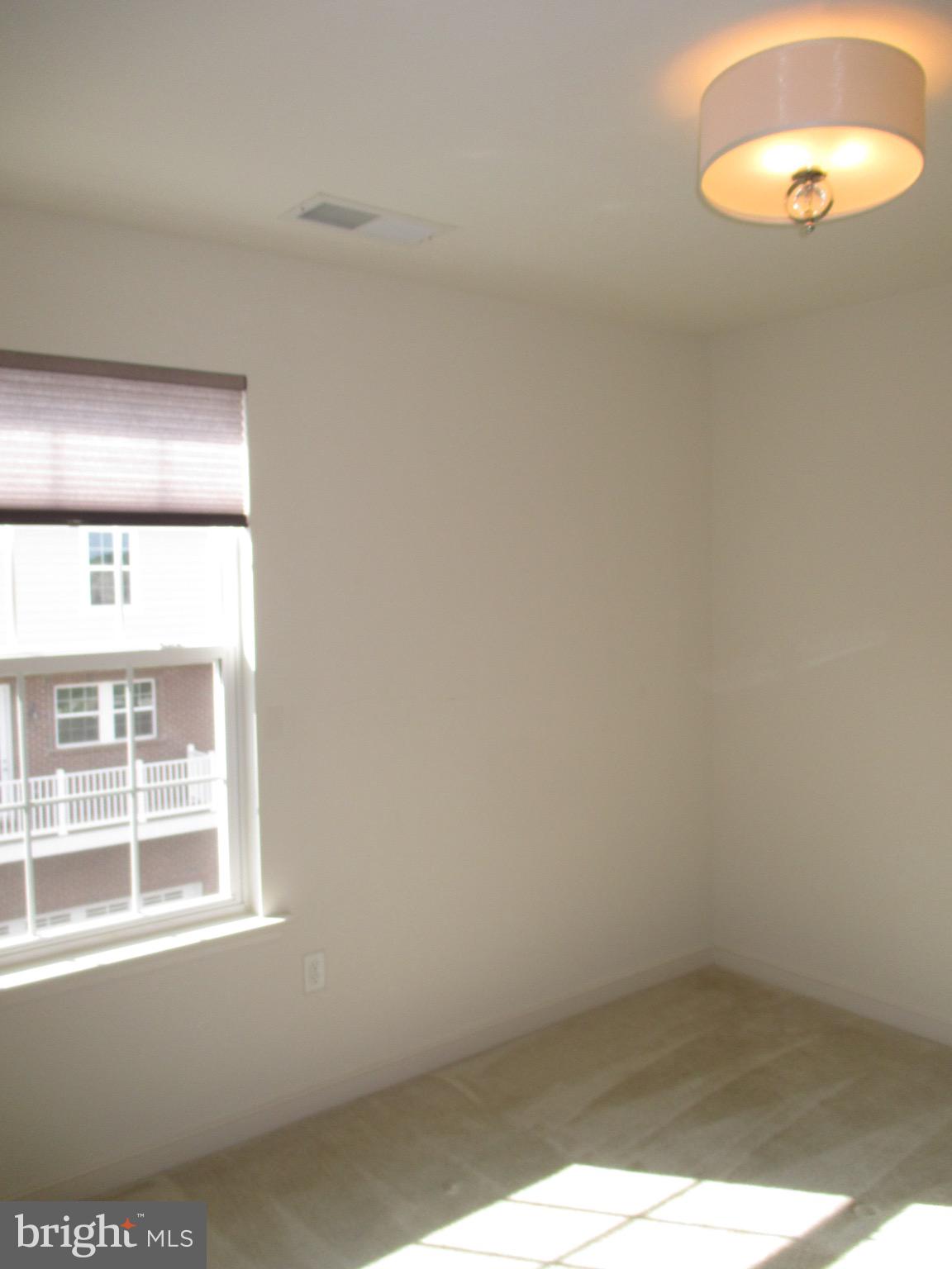 SUMMIT HALL RESERVE - Residential Lease