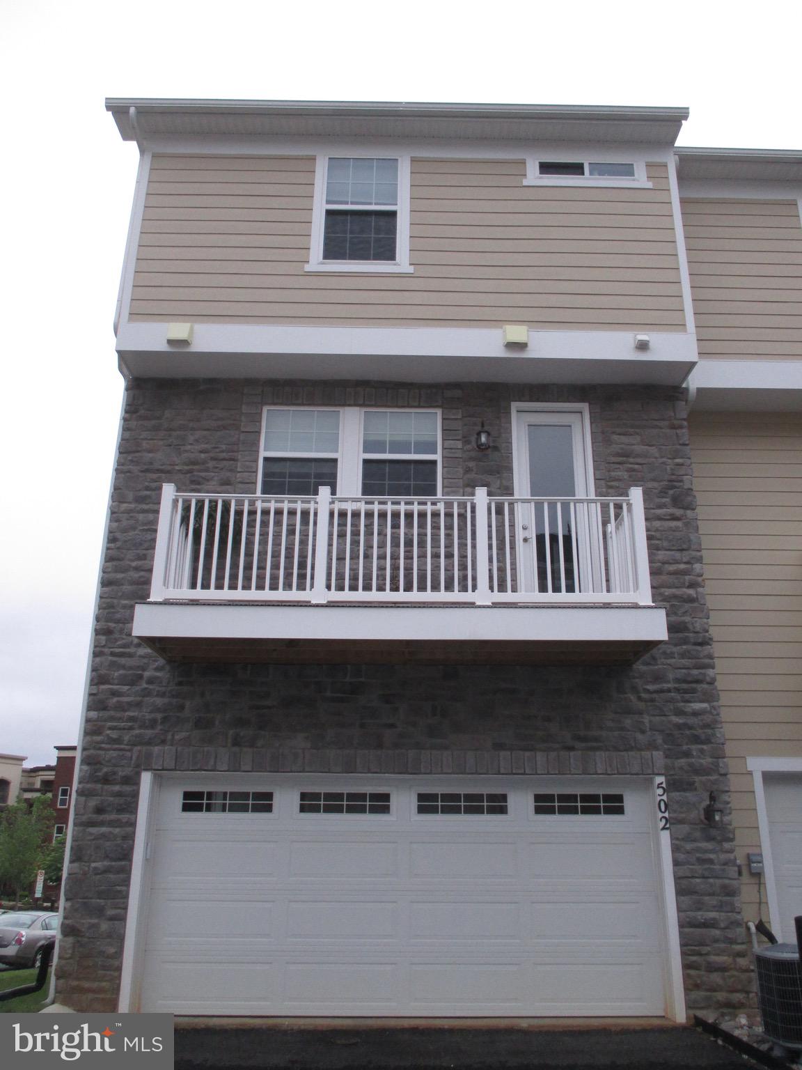 SUMMIT HALL RESERVE - Residential Lease