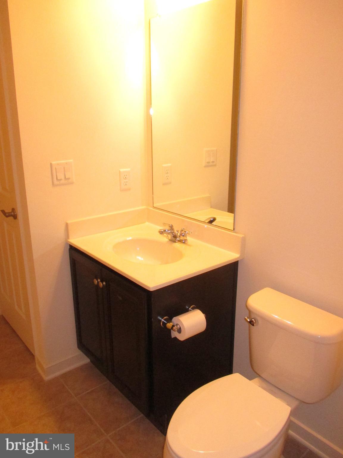 SUMMIT HALL RESERVE - Residential Lease