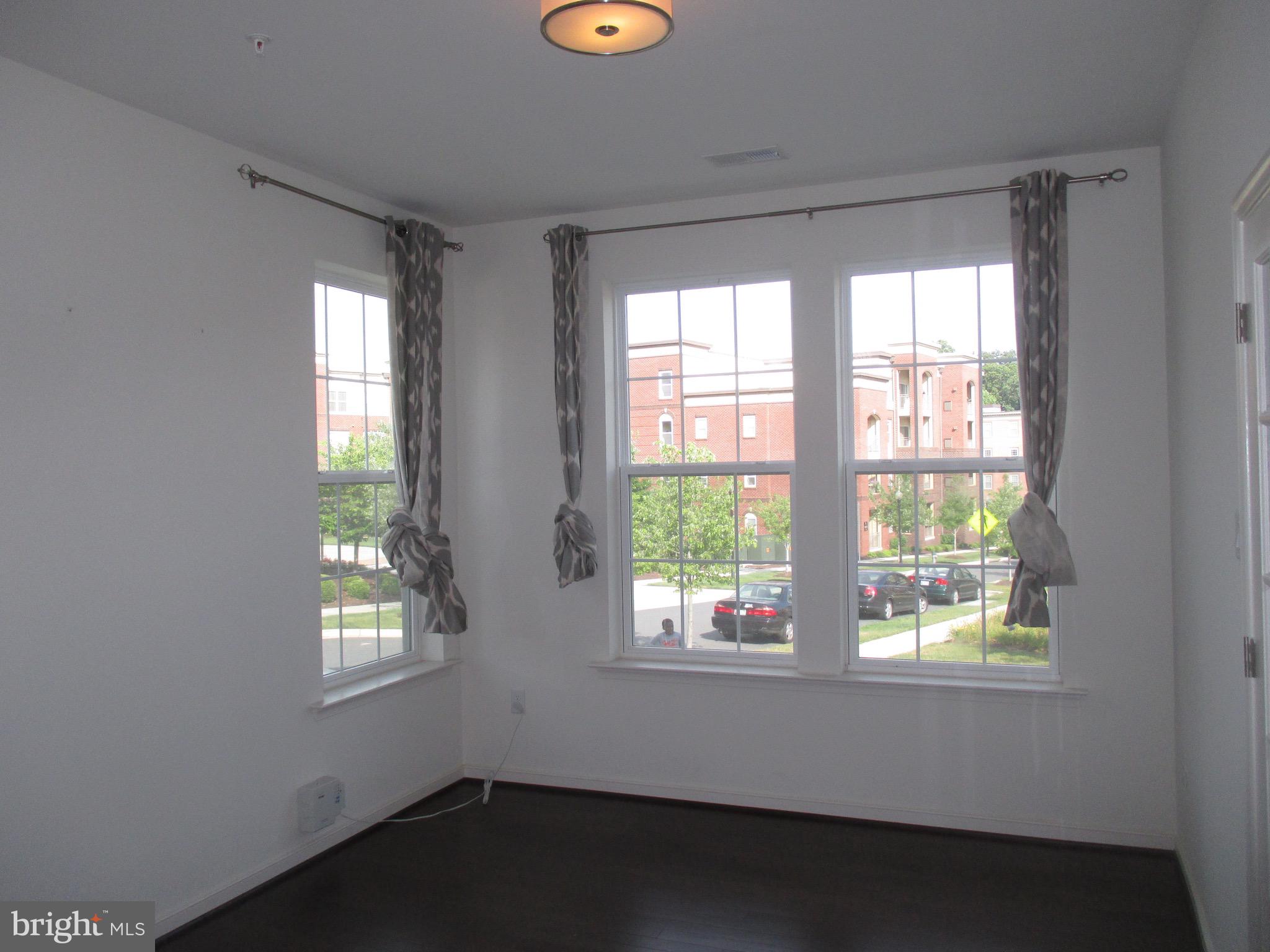 SUMMIT HALL RESERVE - Residential Lease