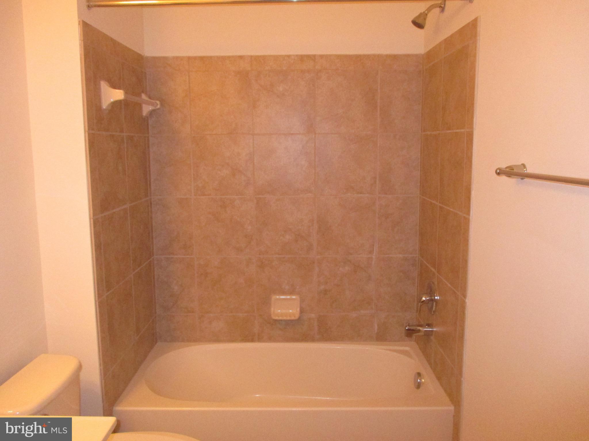 SUMMIT HALL RESERVE - Residential Lease