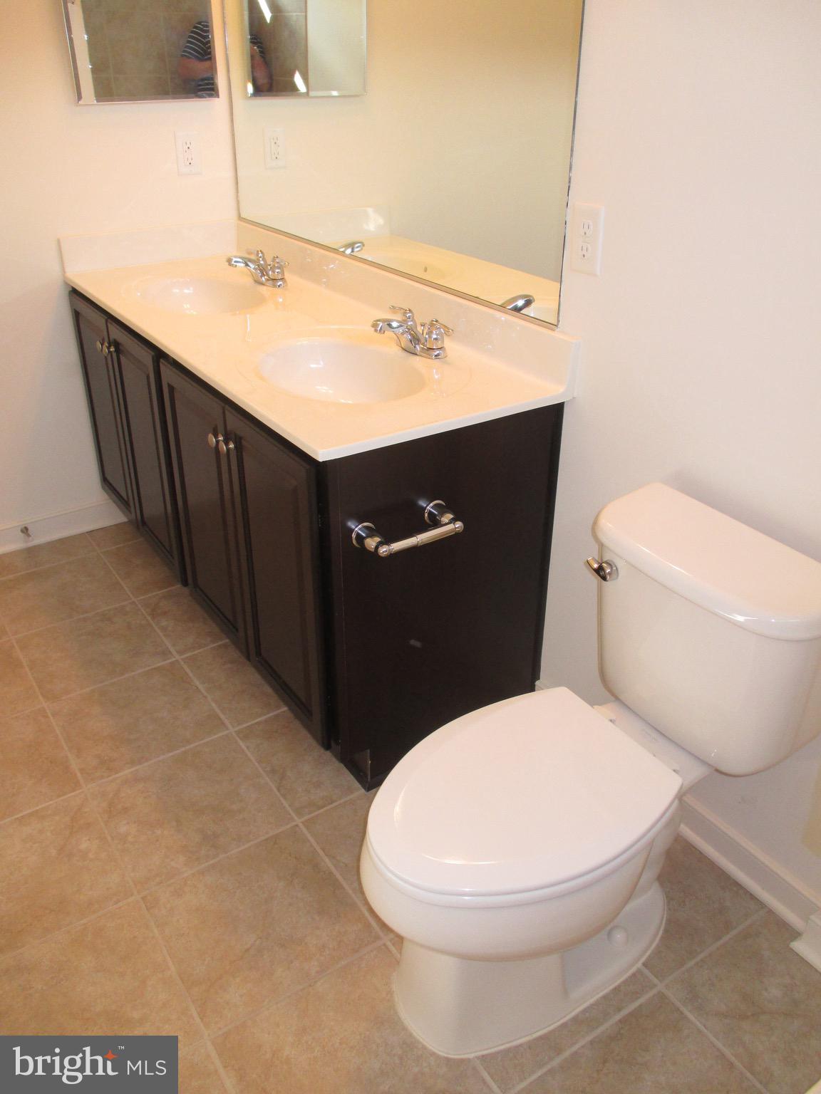 SUMMIT HALL RESERVE - Residential Lease