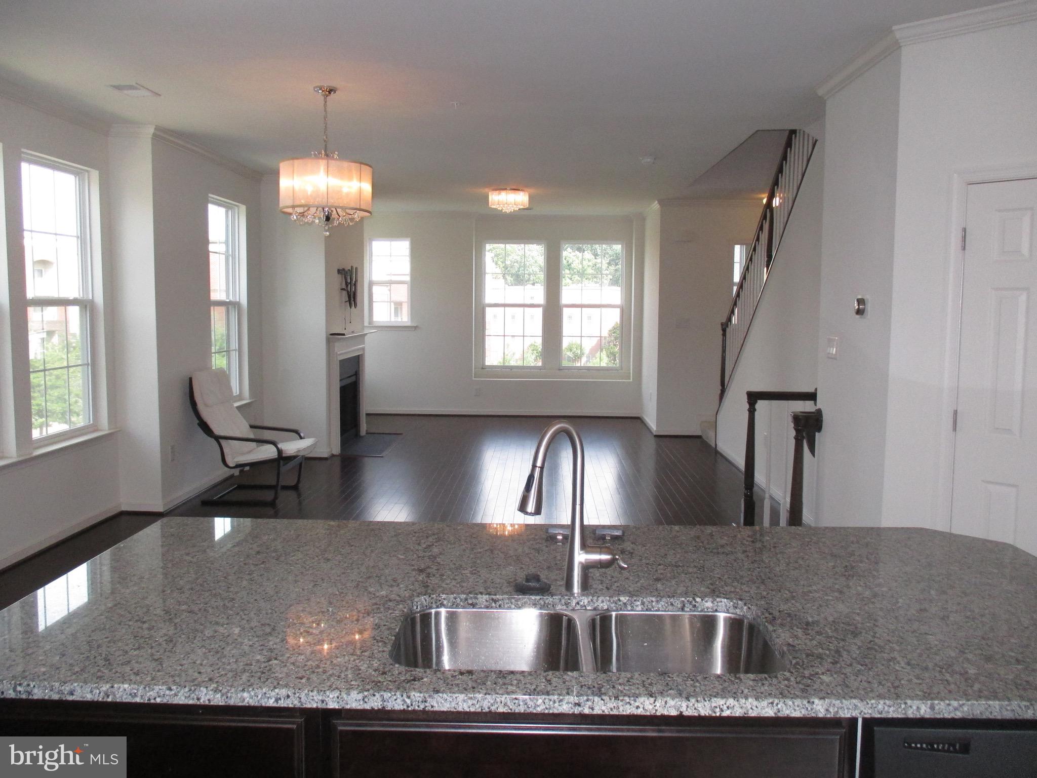 SUMMIT HALL RESERVE - Residential Lease