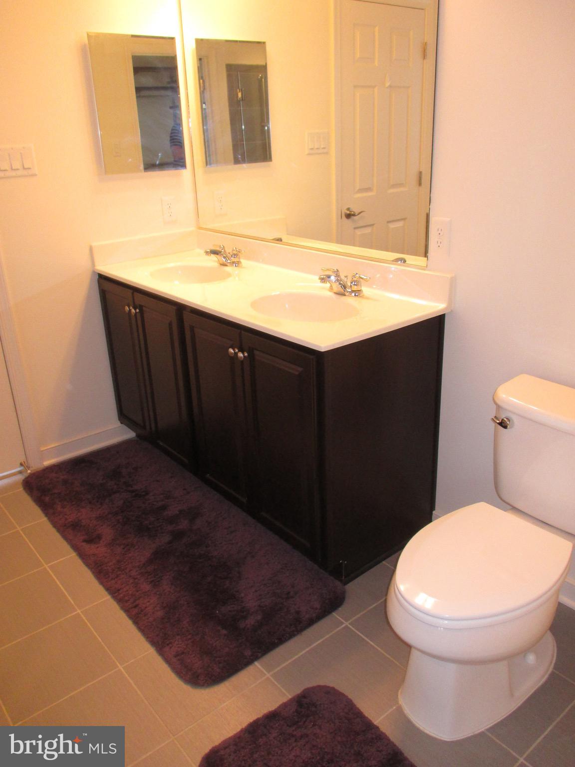 SUMMIT HALL RESERVE - Residential Lease