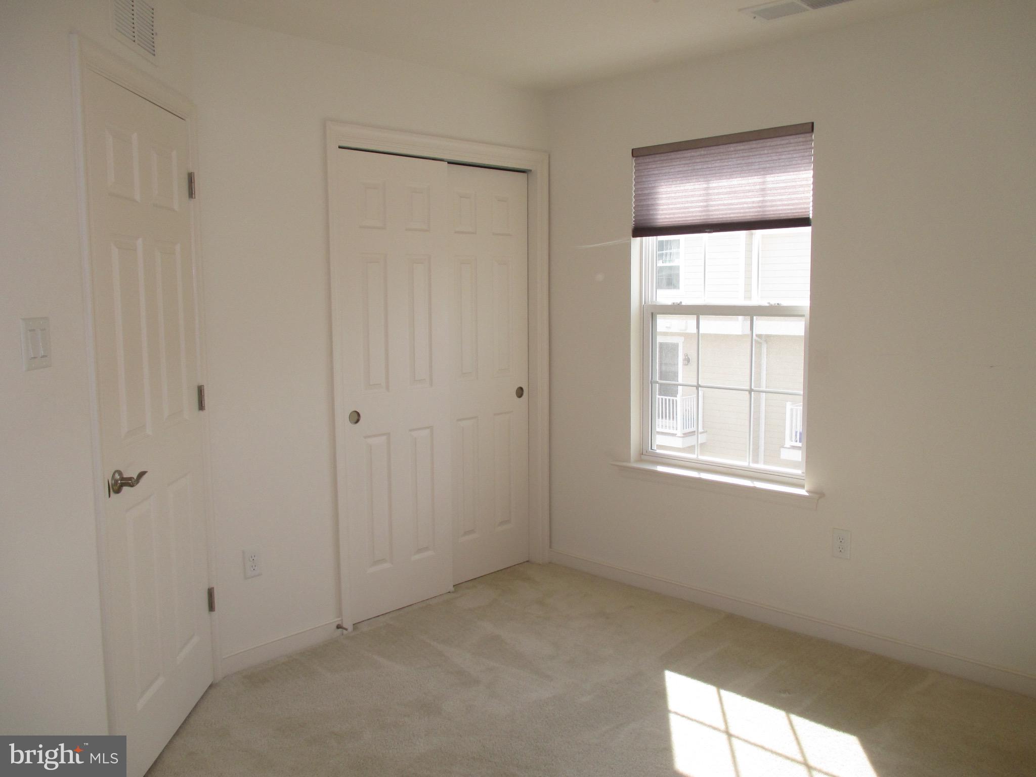 SUMMIT HALL RESERVE - Residential Lease