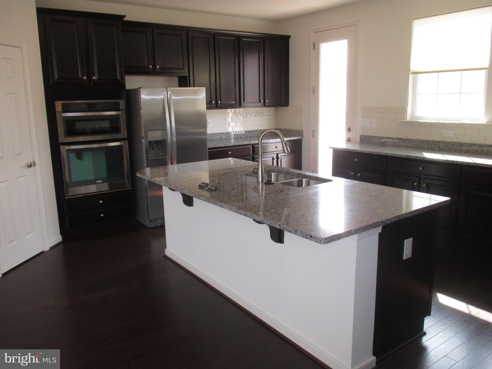 SUMMIT HALL RESERVE - Residential Lease