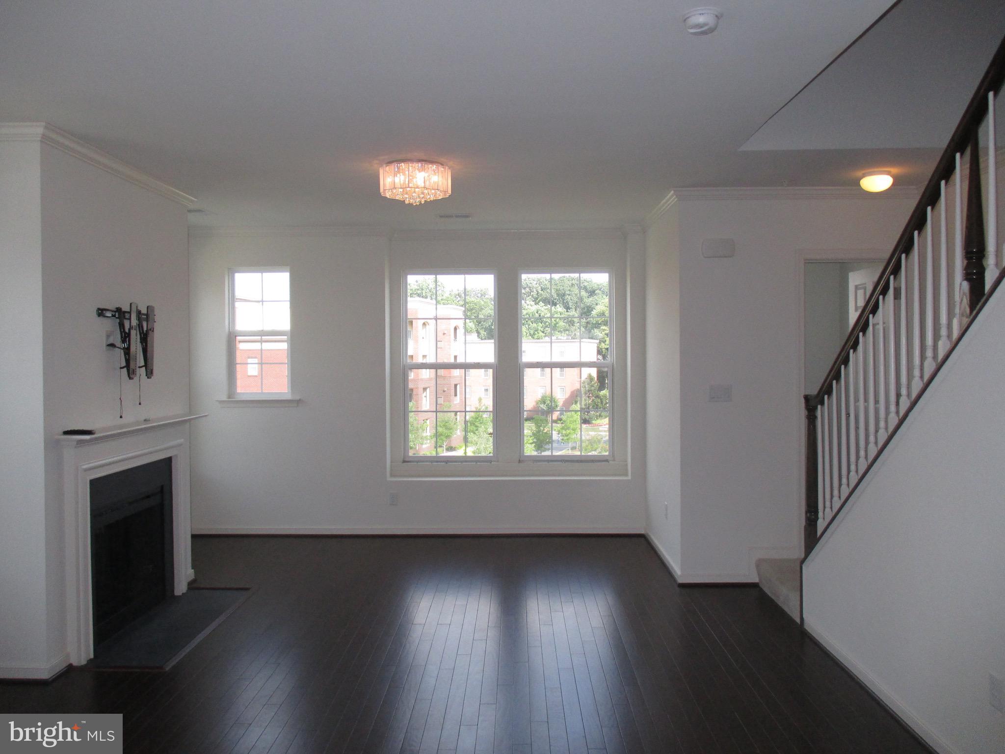 SUMMIT HALL RESERVE - Residential Lease