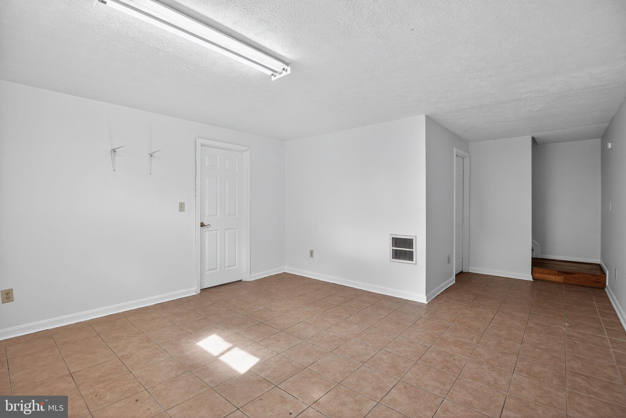 HICKORY HILLS - Residential Lease