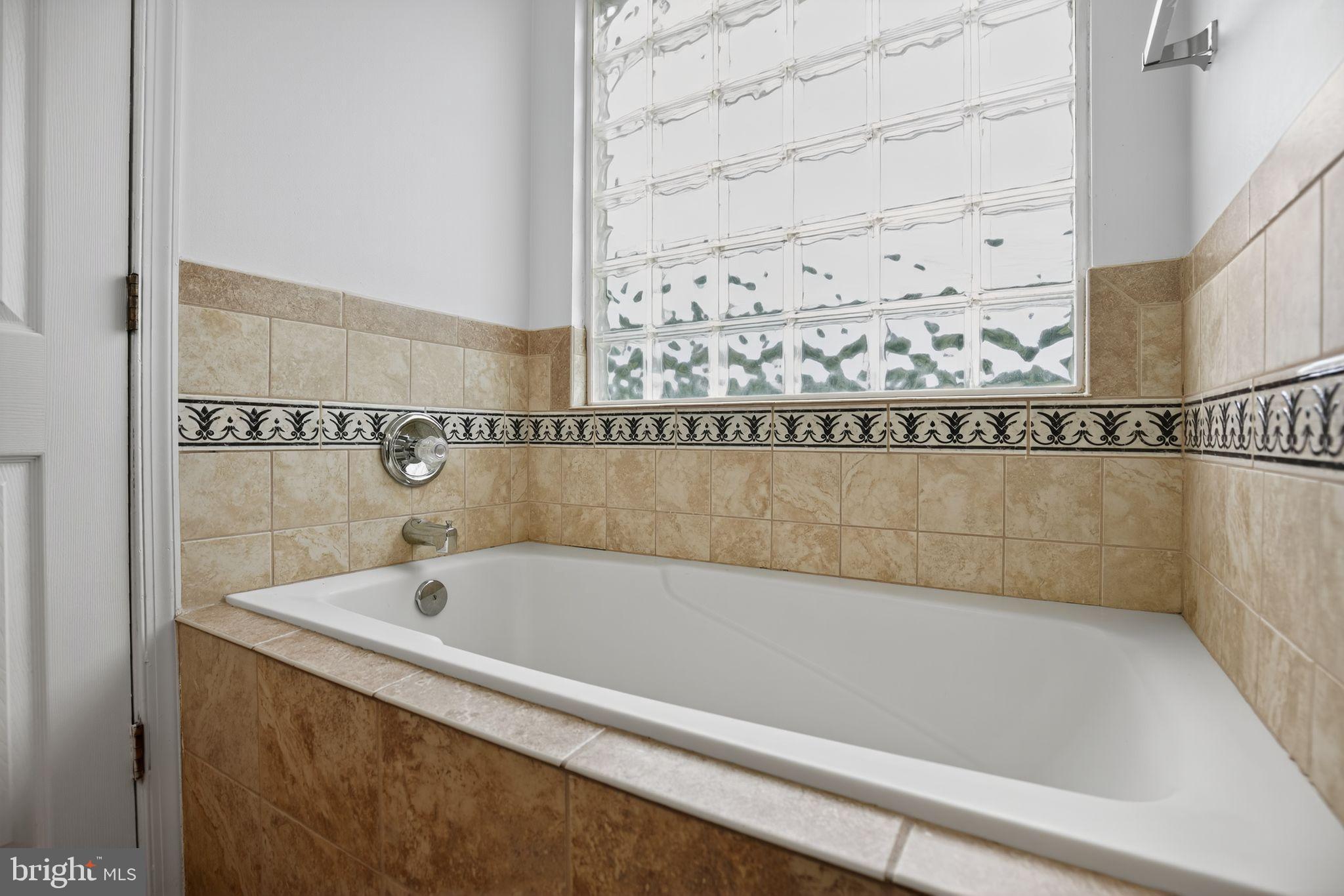 HICKORY HILLS - Residential Lease