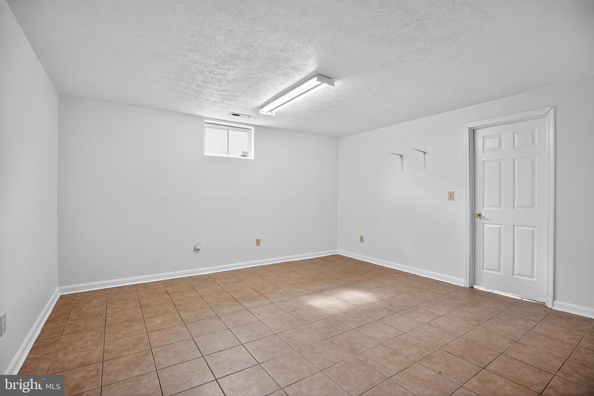 HICKORY HILLS - Residential Lease