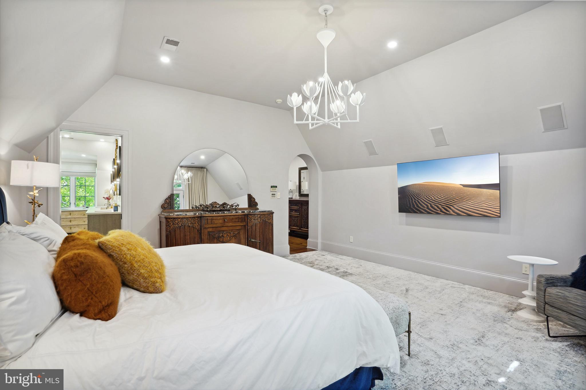 POTOMAC OUTSIDE - Residential