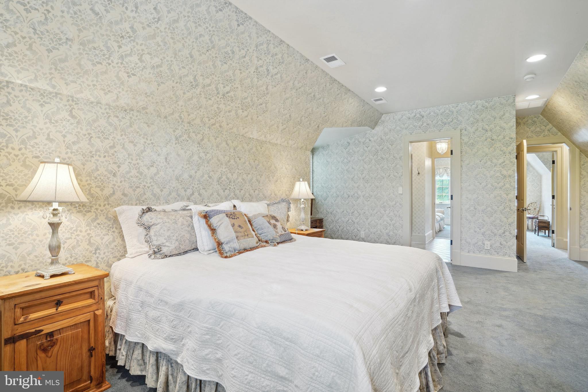 POTOMAC OUTSIDE - Residential