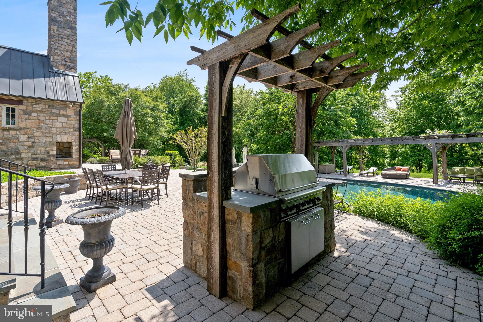 POTOMAC OUTSIDE - Residential