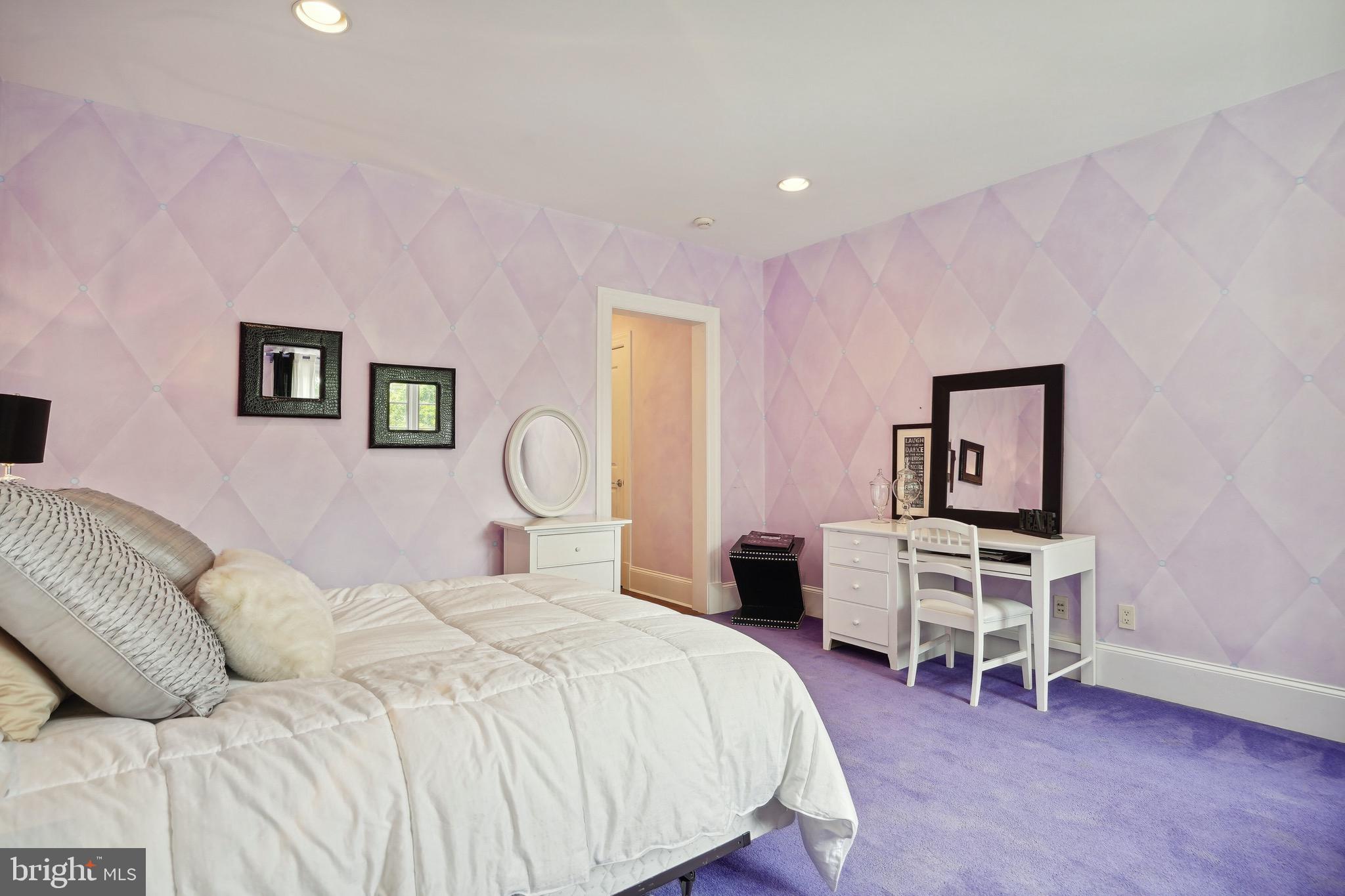 POTOMAC OUTSIDE - Residential