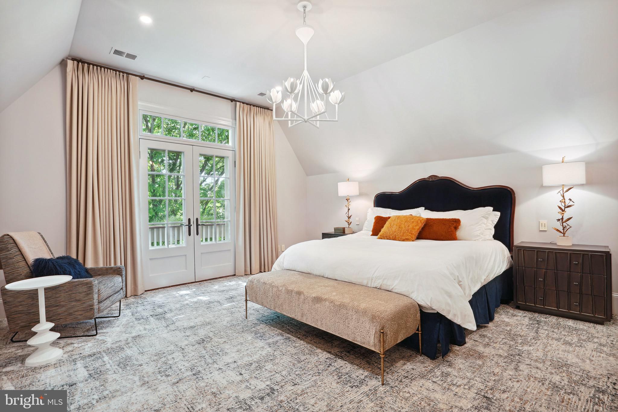 POTOMAC OUTSIDE - Residential