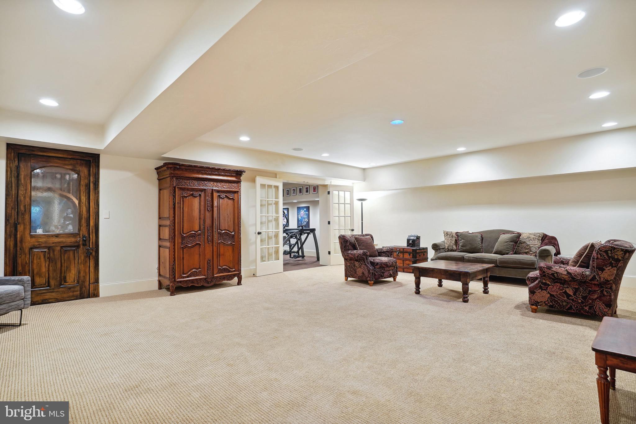 POTOMAC OUTSIDE - Residential