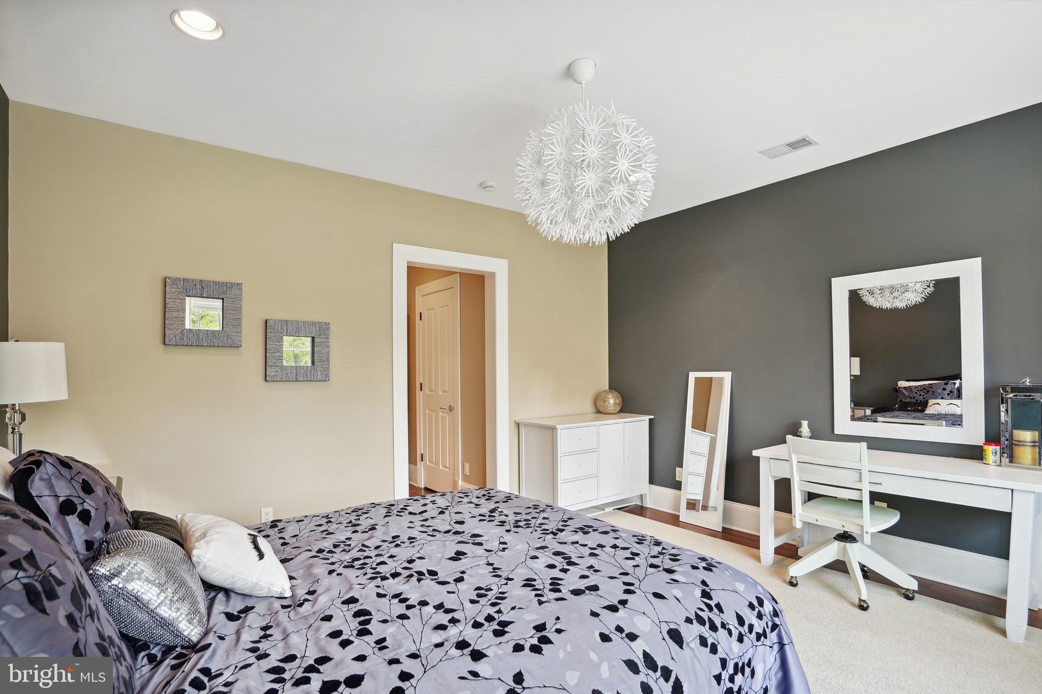 POTOMAC OUTSIDE - Residential