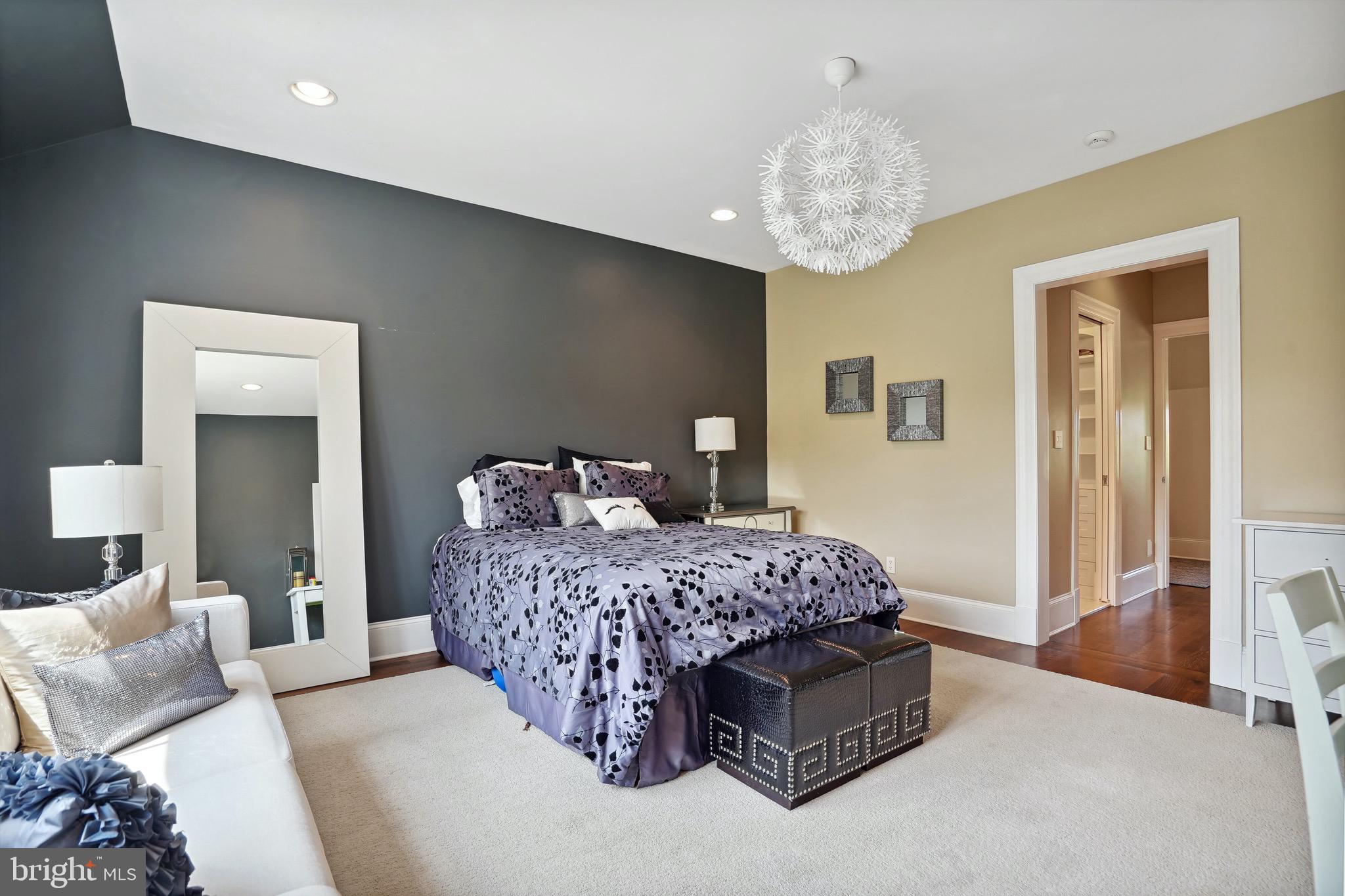 POTOMAC OUTSIDE - Residential