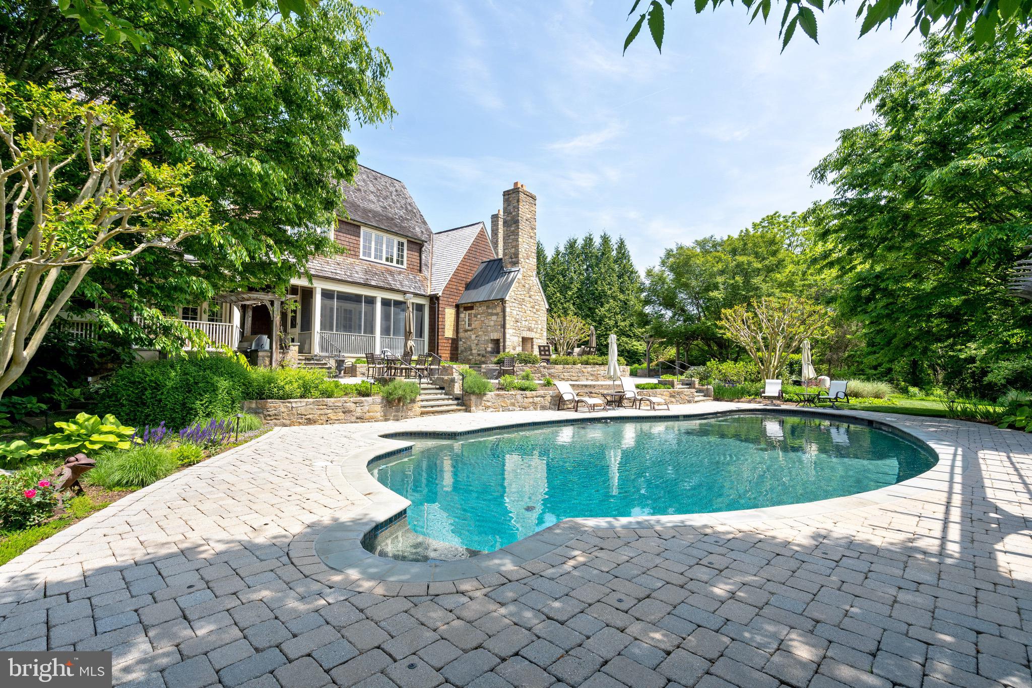 POTOMAC OUTSIDE - Residential