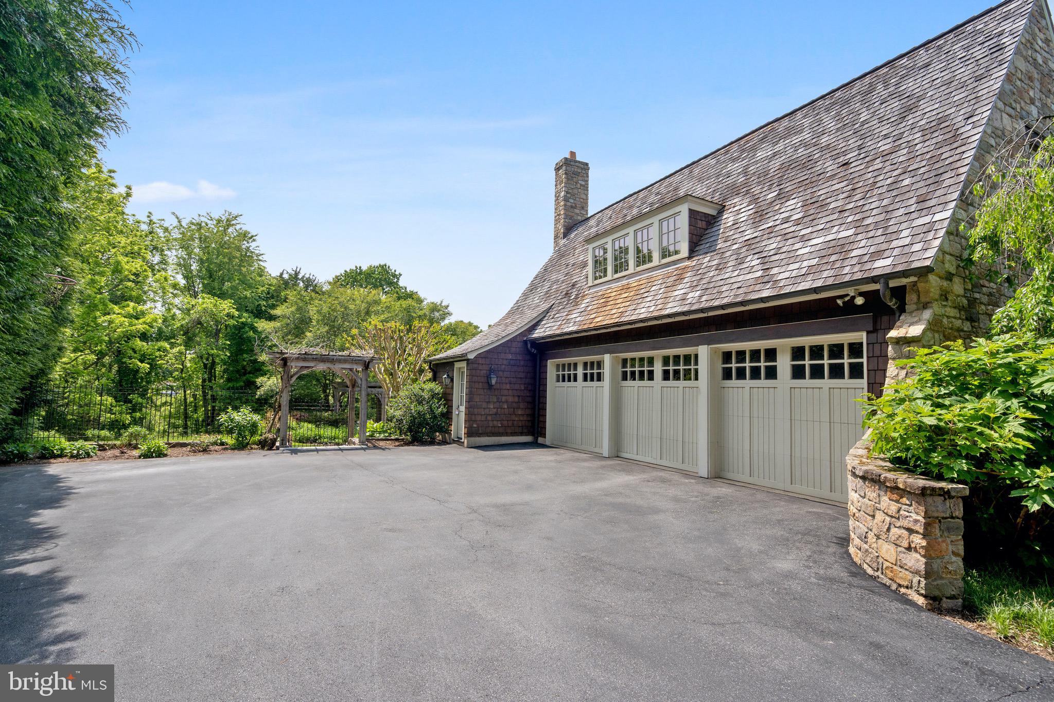 POTOMAC OUTSIDE - Residential