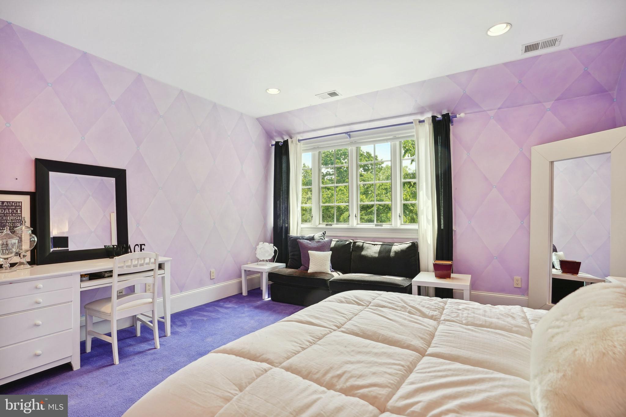 POTOMAC OUTSIDE - Residential