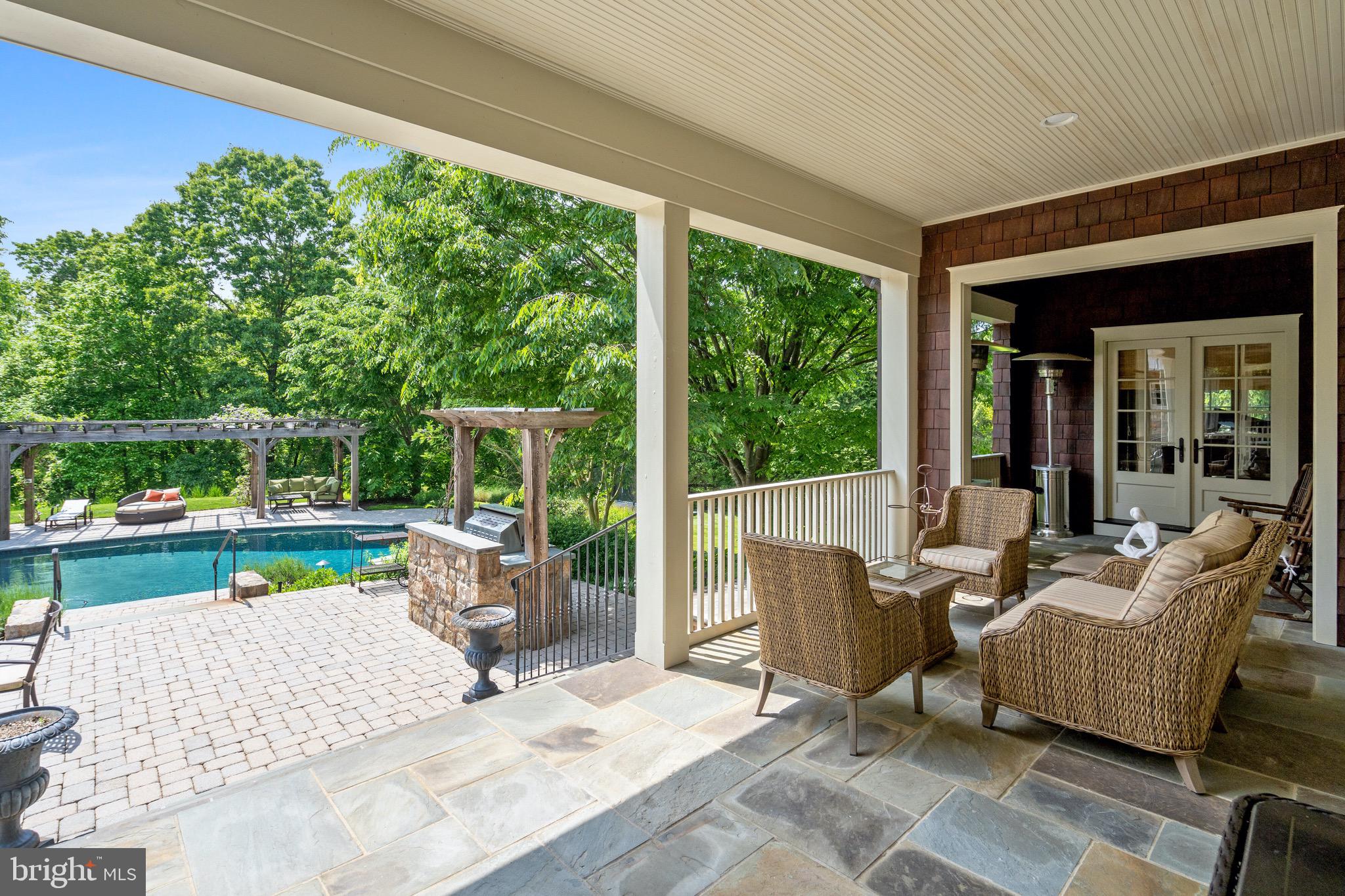 POTOMAC OUTSIDE - Residential