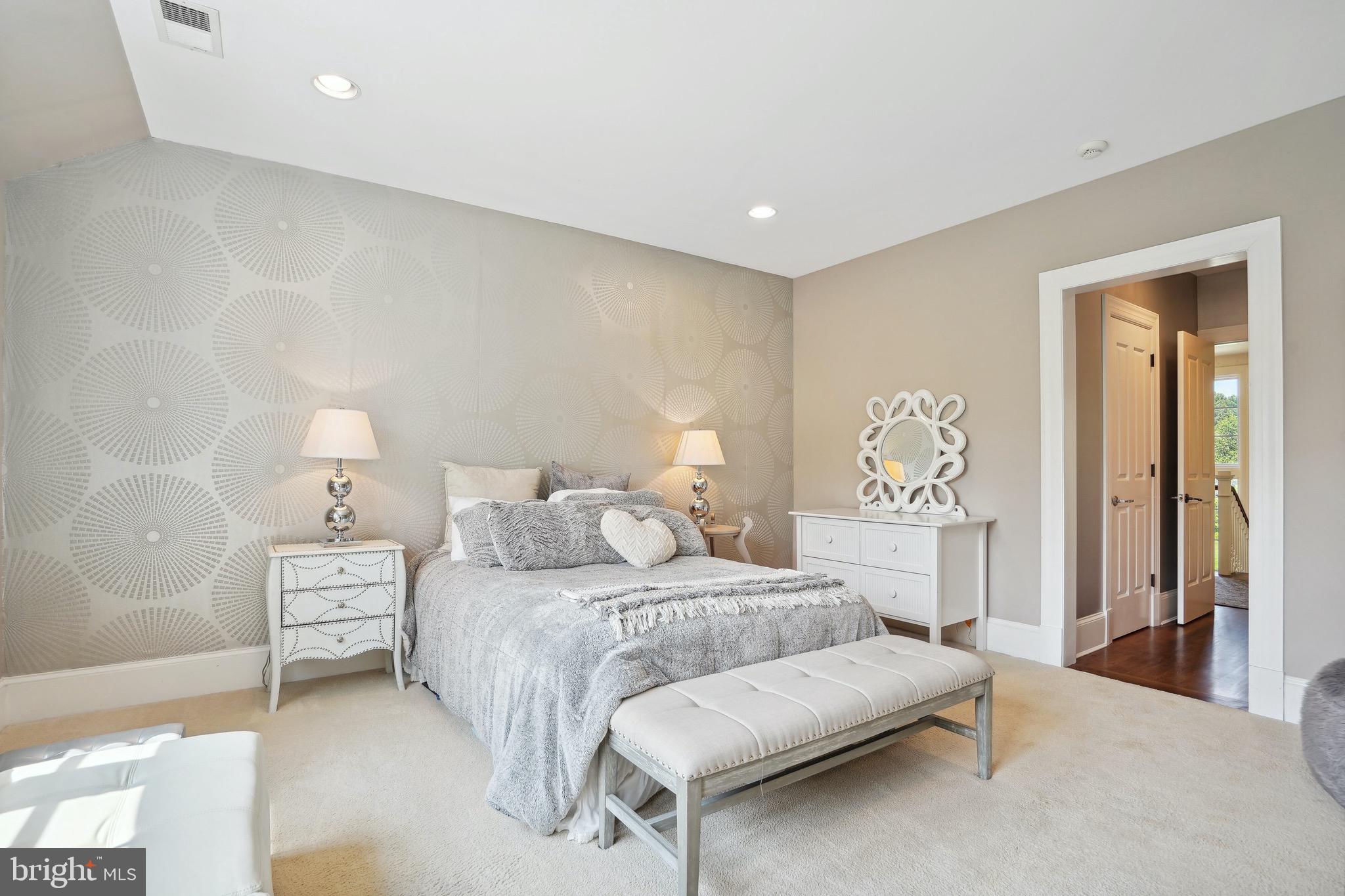 POTOMAC OUTSIDE - Residential