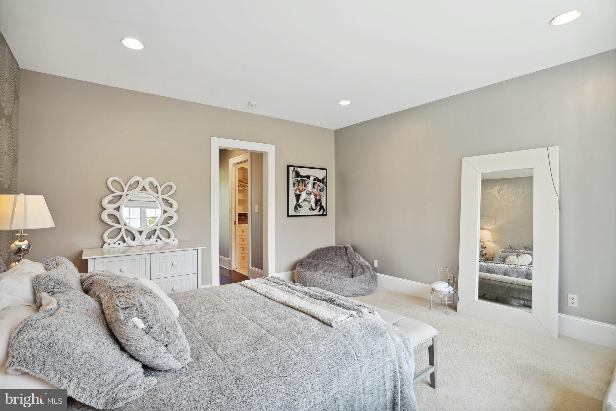 POTOMAC OUTSIDE - Residential