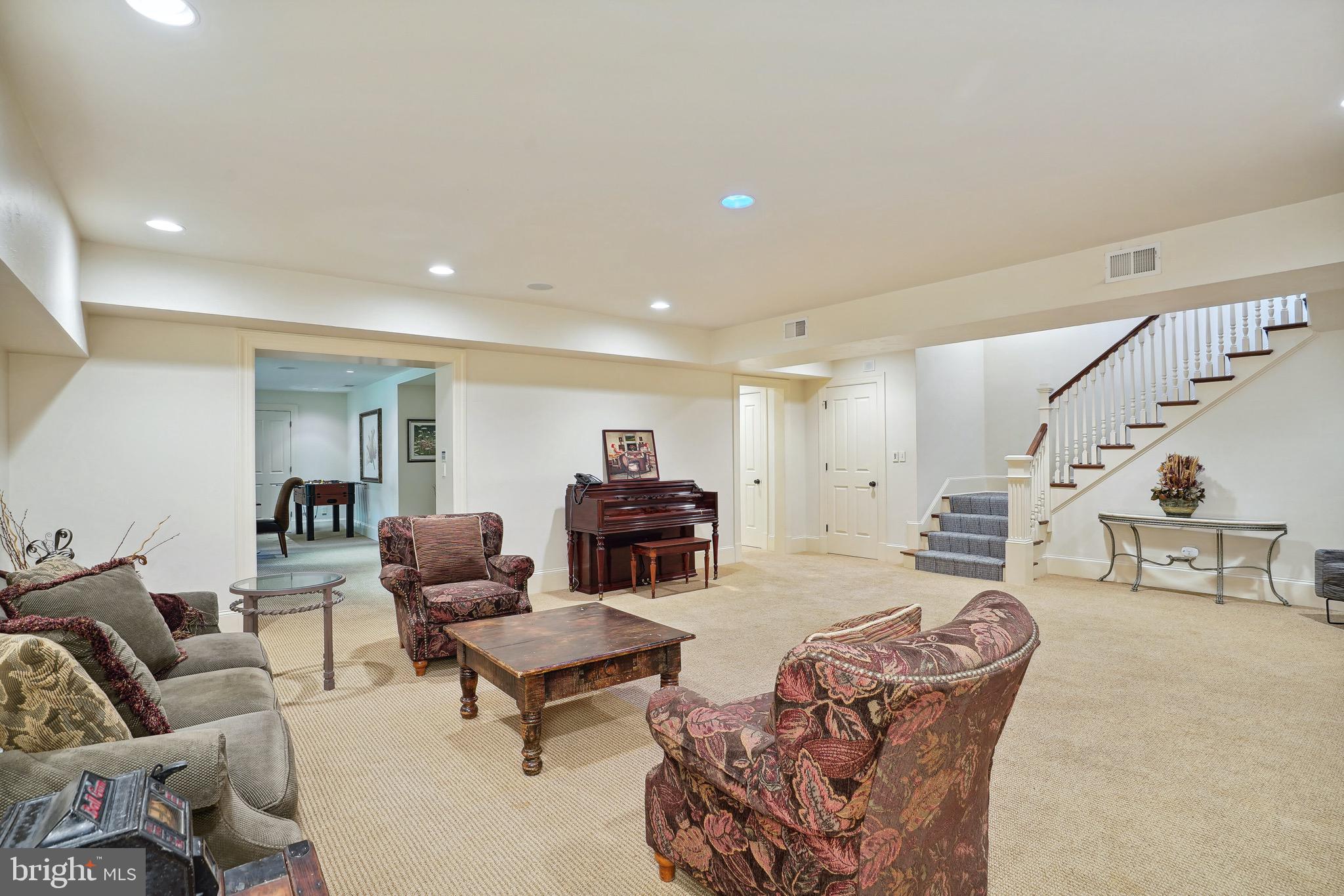 POTOMAC OUTSIDE - Residential