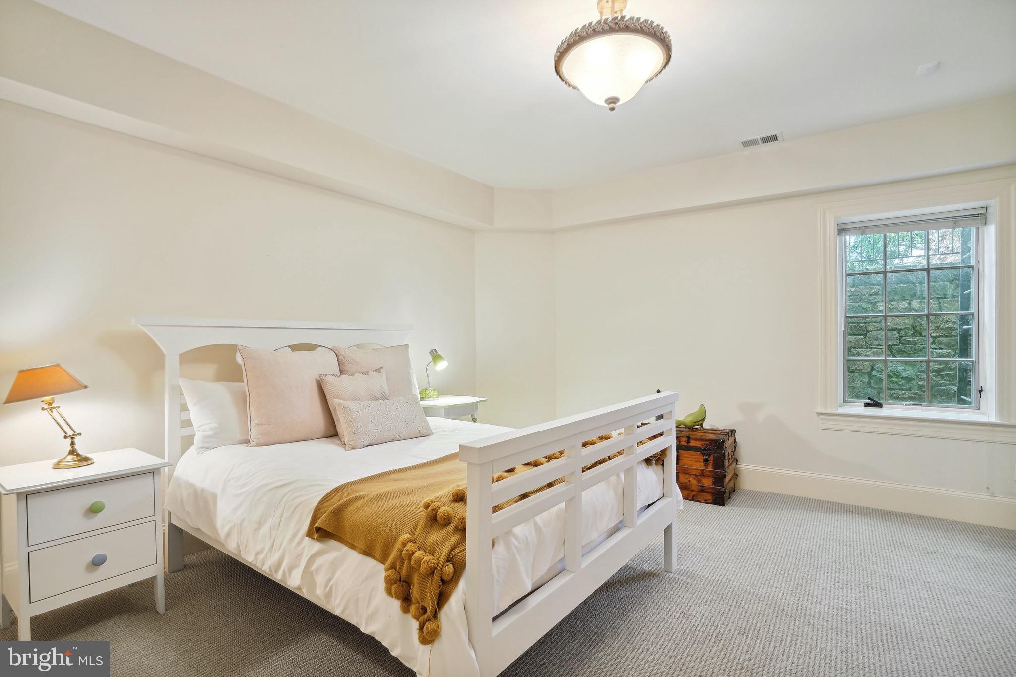 POTOMAC OUTSIDE - Residential