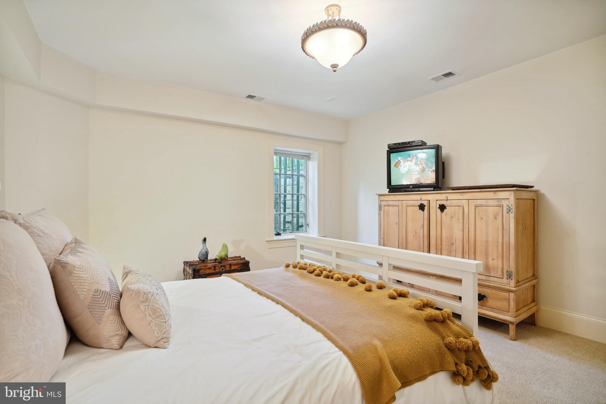 POTOMAC OUTSIDE - Residential