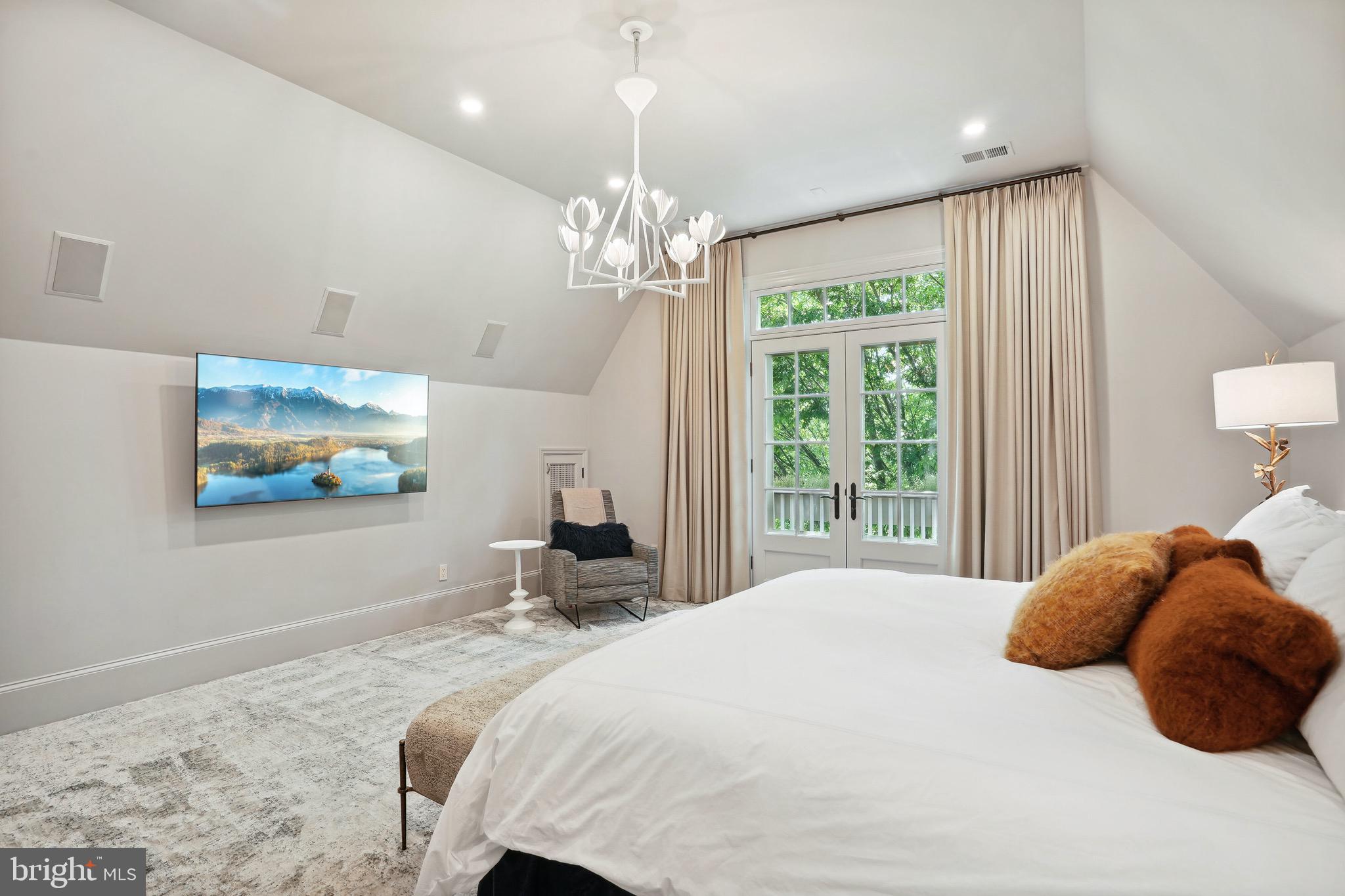 POTOMAC OUTSIDE - Residential