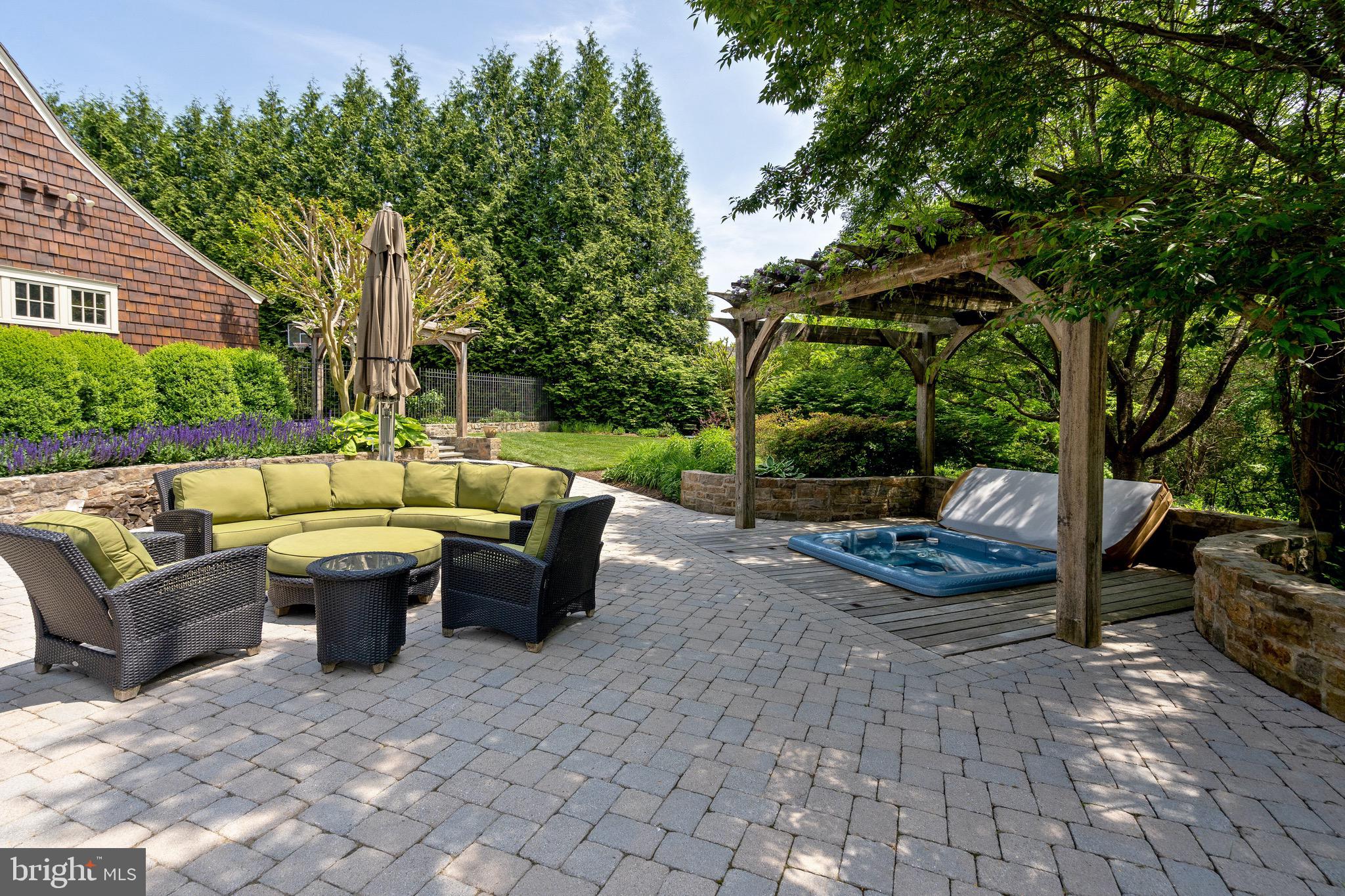 POTOMAC OUTSIDE - Residential