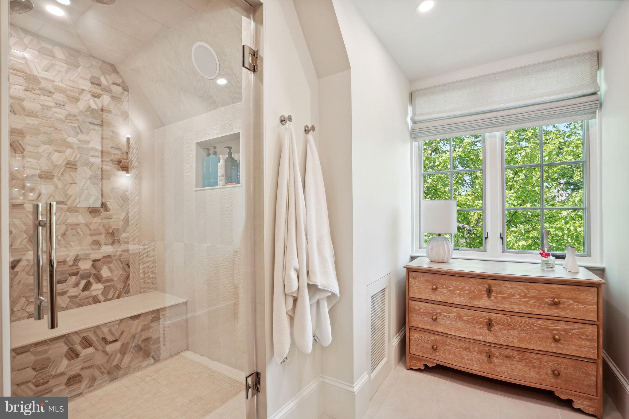 POTOMAC OUTSIDE - Residential