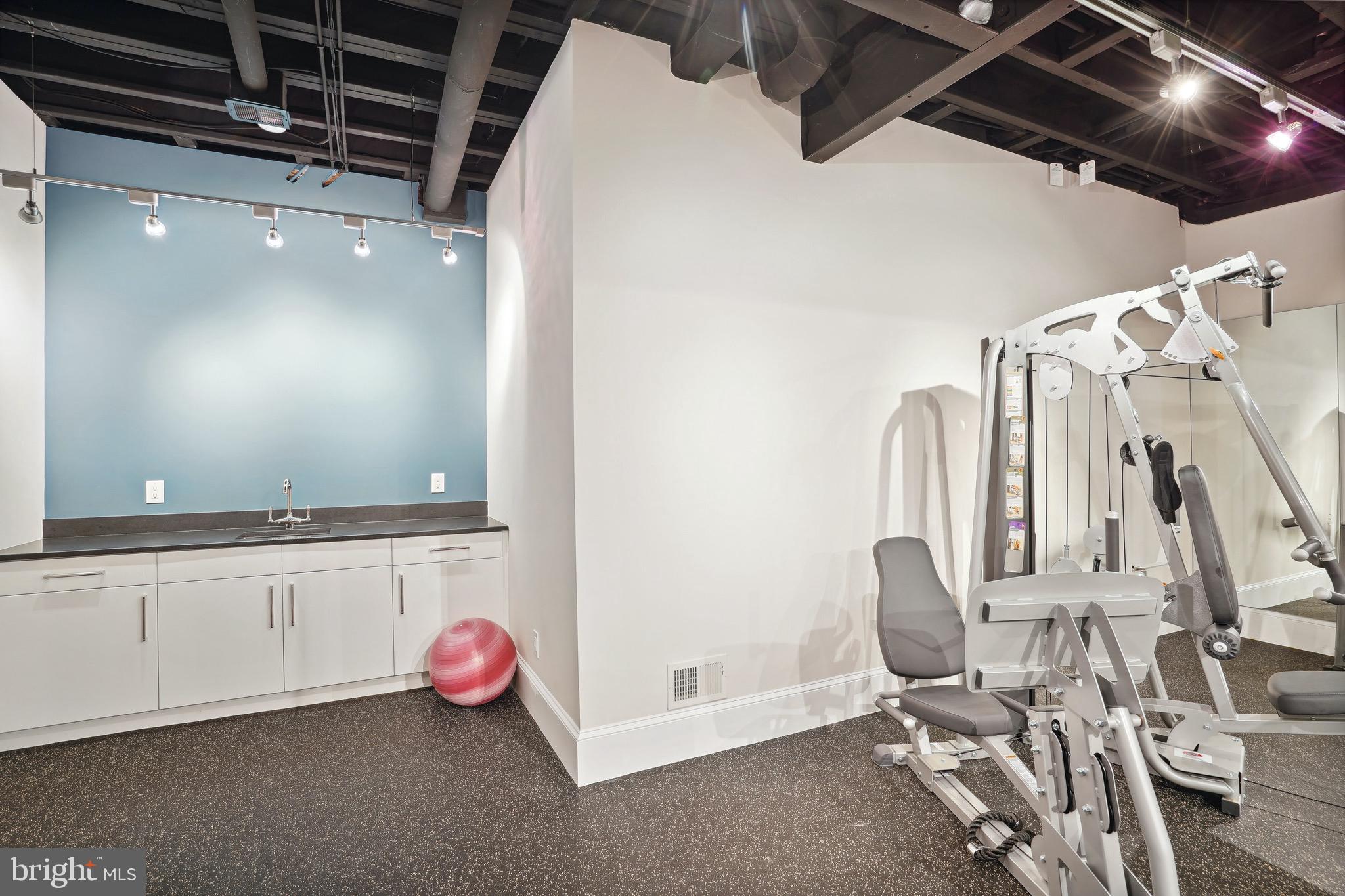 POTOMAC OUTSIDE - Residential