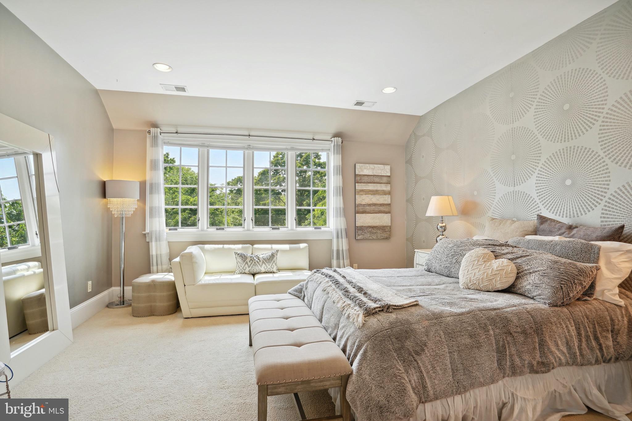 POTOMAC OUTSIDE - Residential