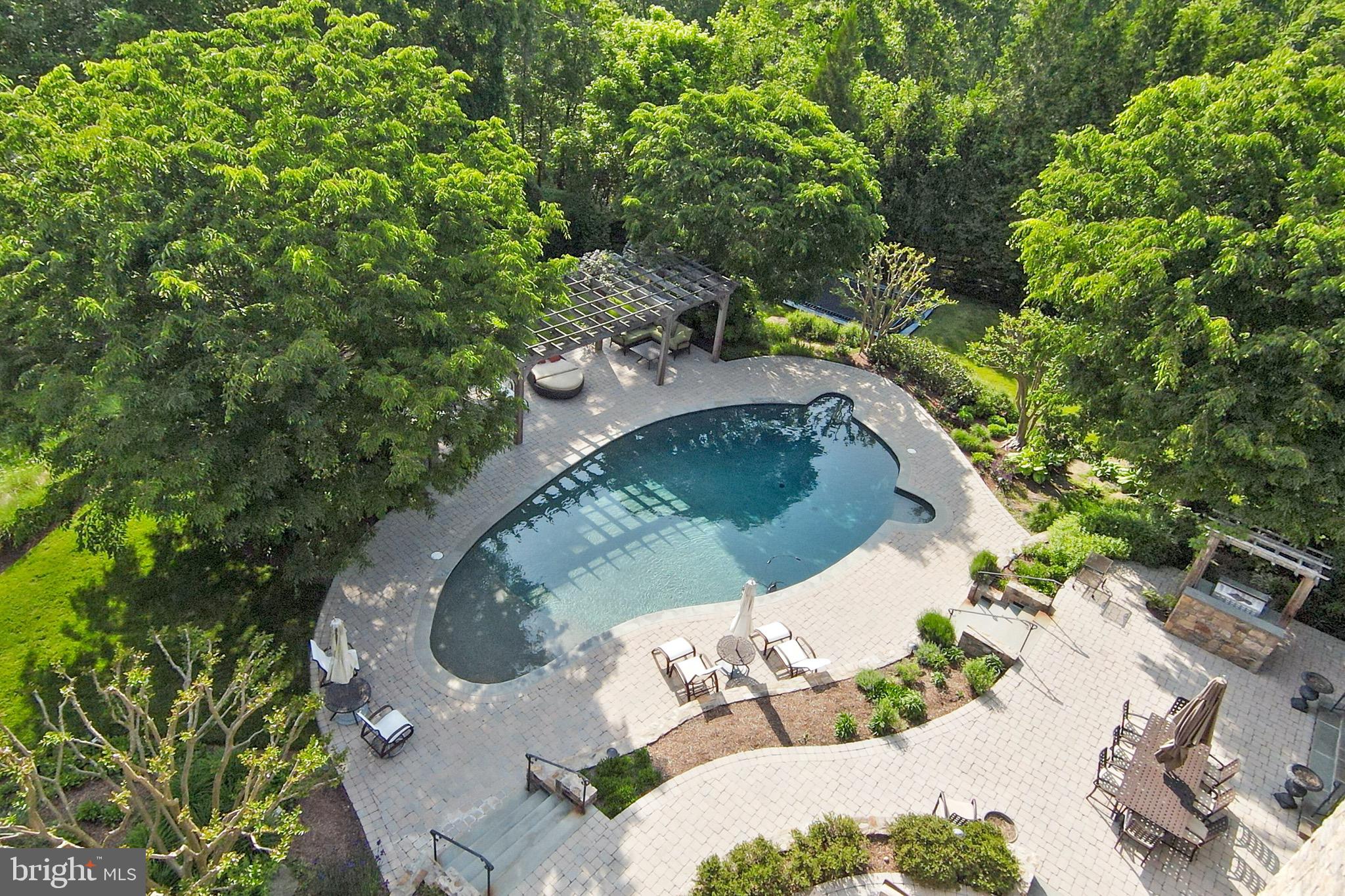 POTOMAC OUTSIDE - Residential