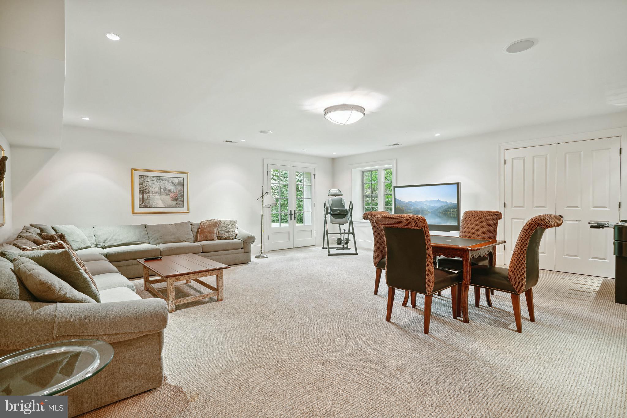 POTOMAC OUTSIDE - Residential