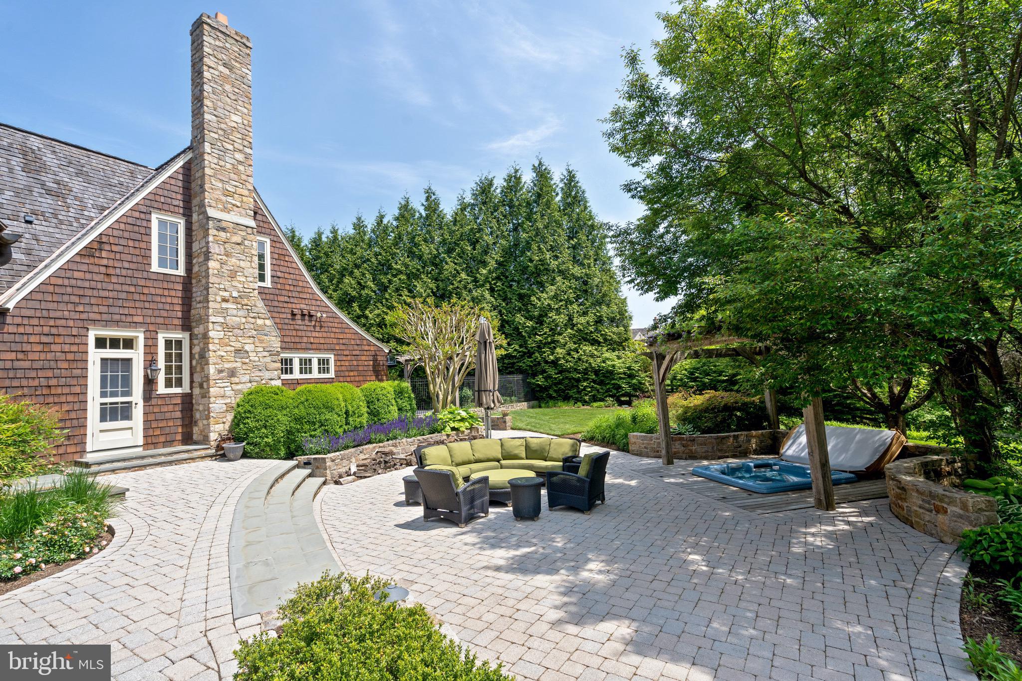 POTOMAC OUTSIDE - Residential