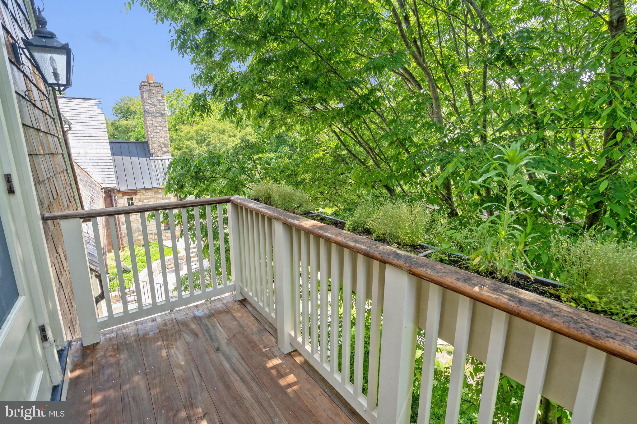 POTOMAC OUTSIDE - Residential