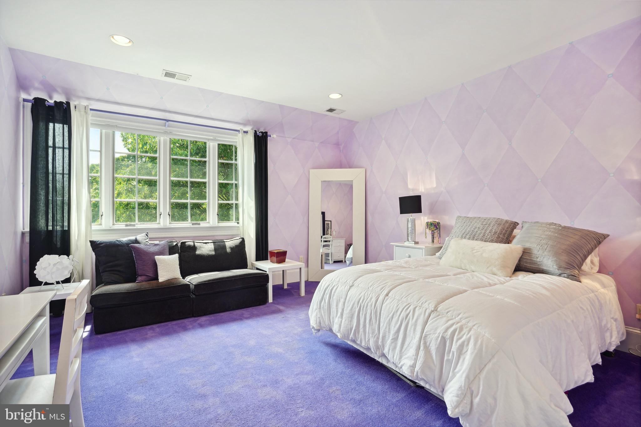 POTOMAC OUTSIDE - Residential