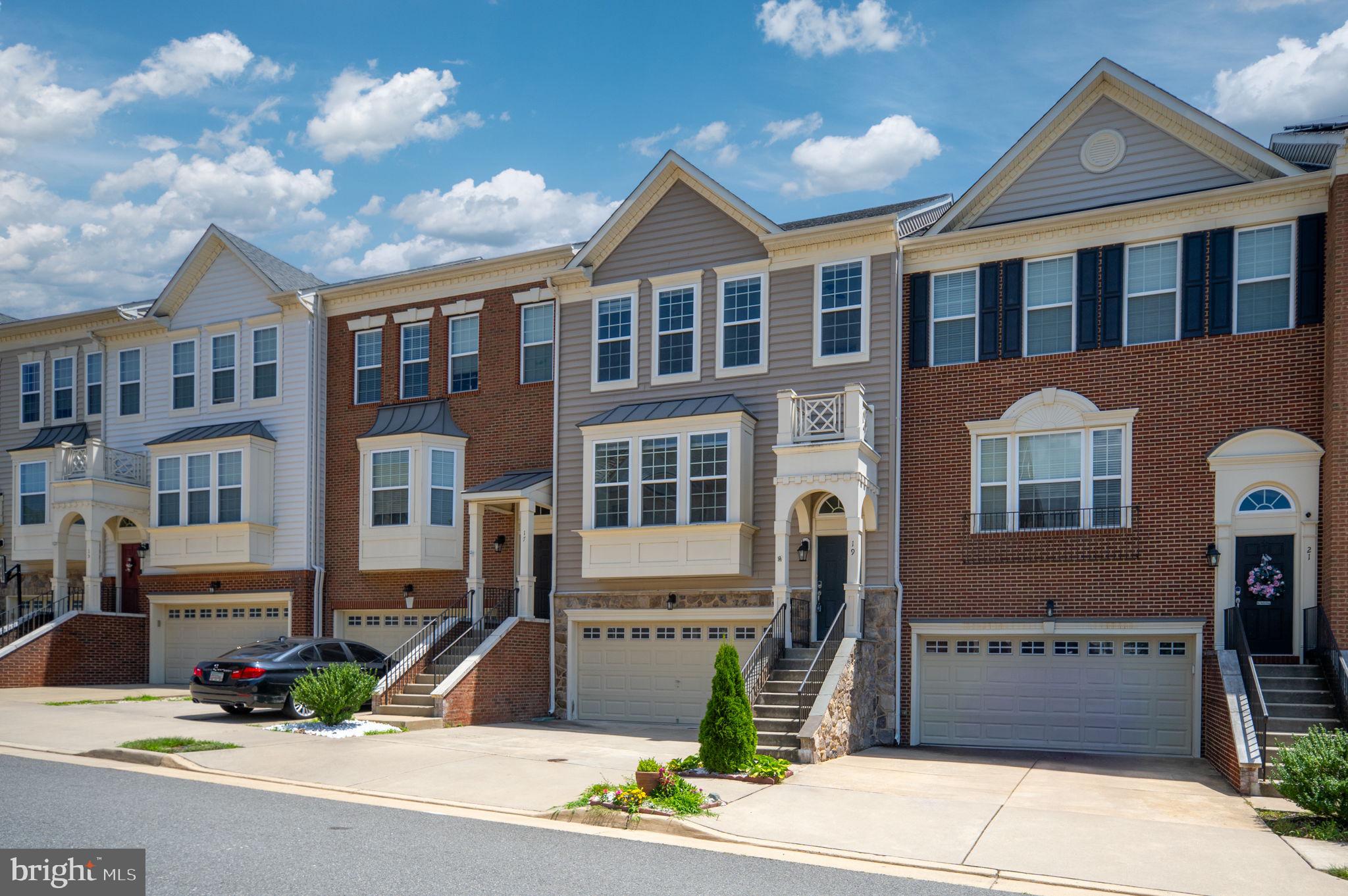 19 COULTER LANE