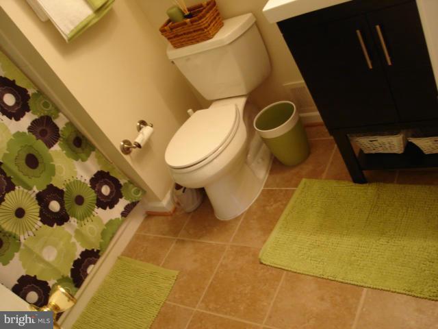 DUNN LORING VILLAGE - Residential Lease