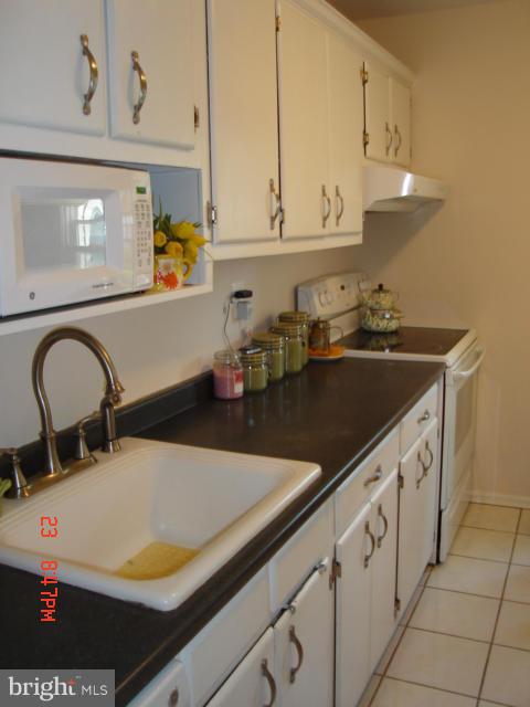 DUNN LORING VILLAGE - Residential Lease