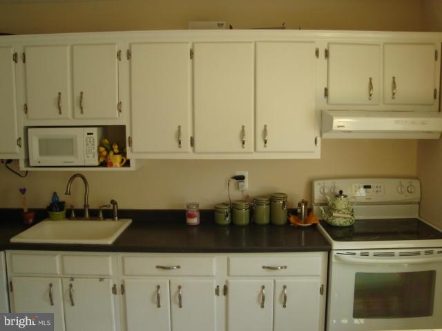 DUNN LORING VILLAGE - Residential Lease