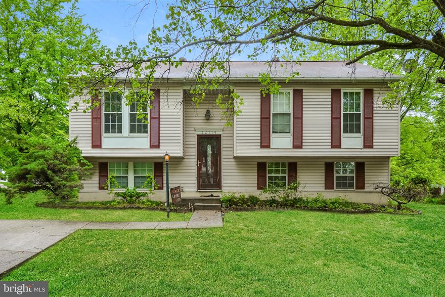 Take a look at this beautiful home featuring 3 bedrooms, 2 bathrooms, and approximately 1,028 square feet.  Enjoy the freedom of a virtually maintenance free lifestyle while residing in a great community.