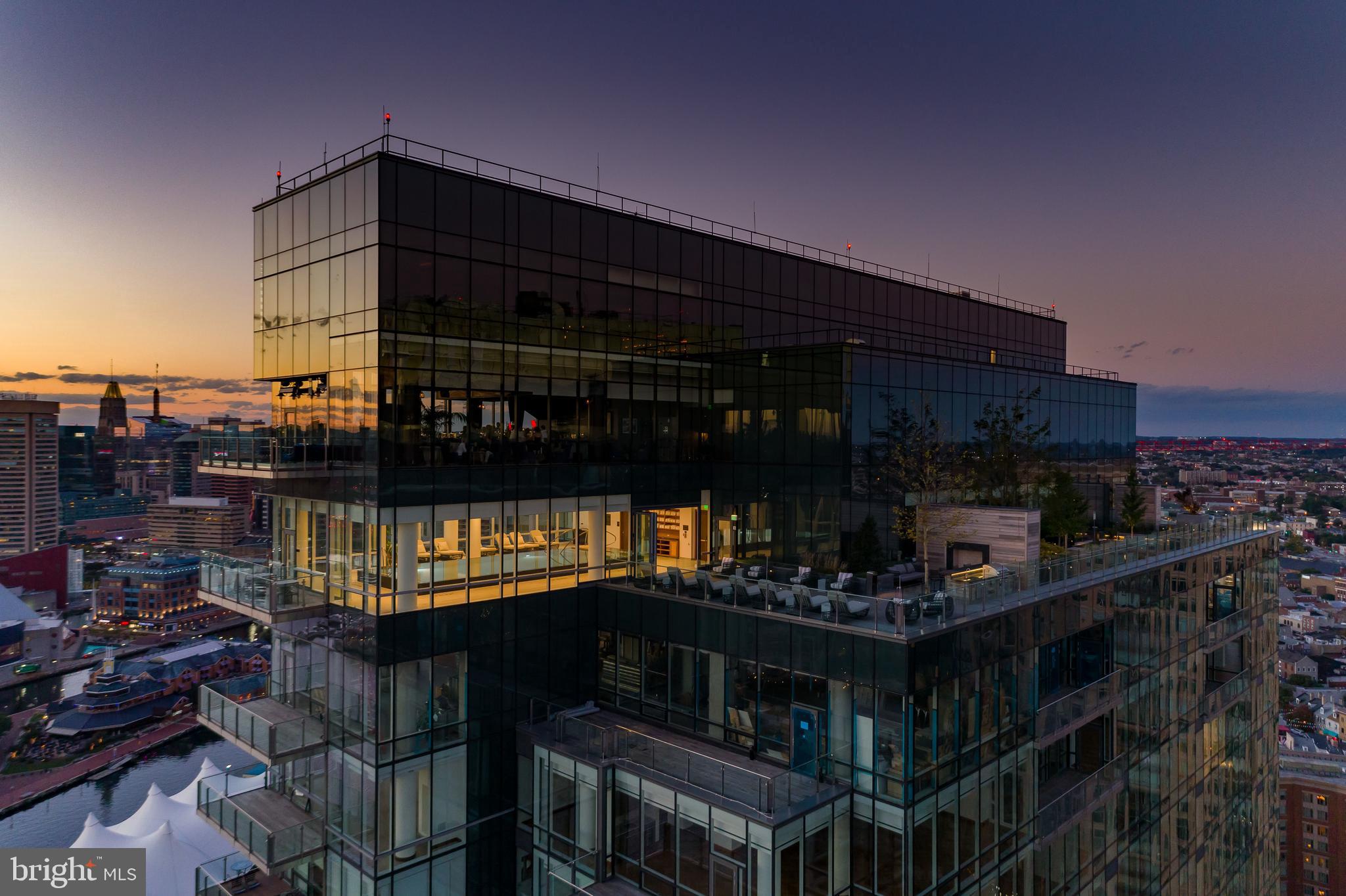 FOUR SEASONS PRIVATE RESIDENCES - Residential