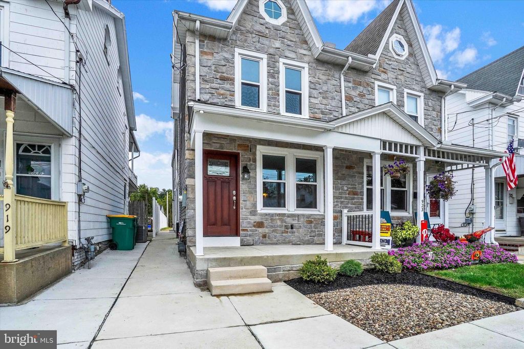 Photo of 921 SPRUCE ST, COLUMBIA, PA 17512 (MLS # PALA2041190)